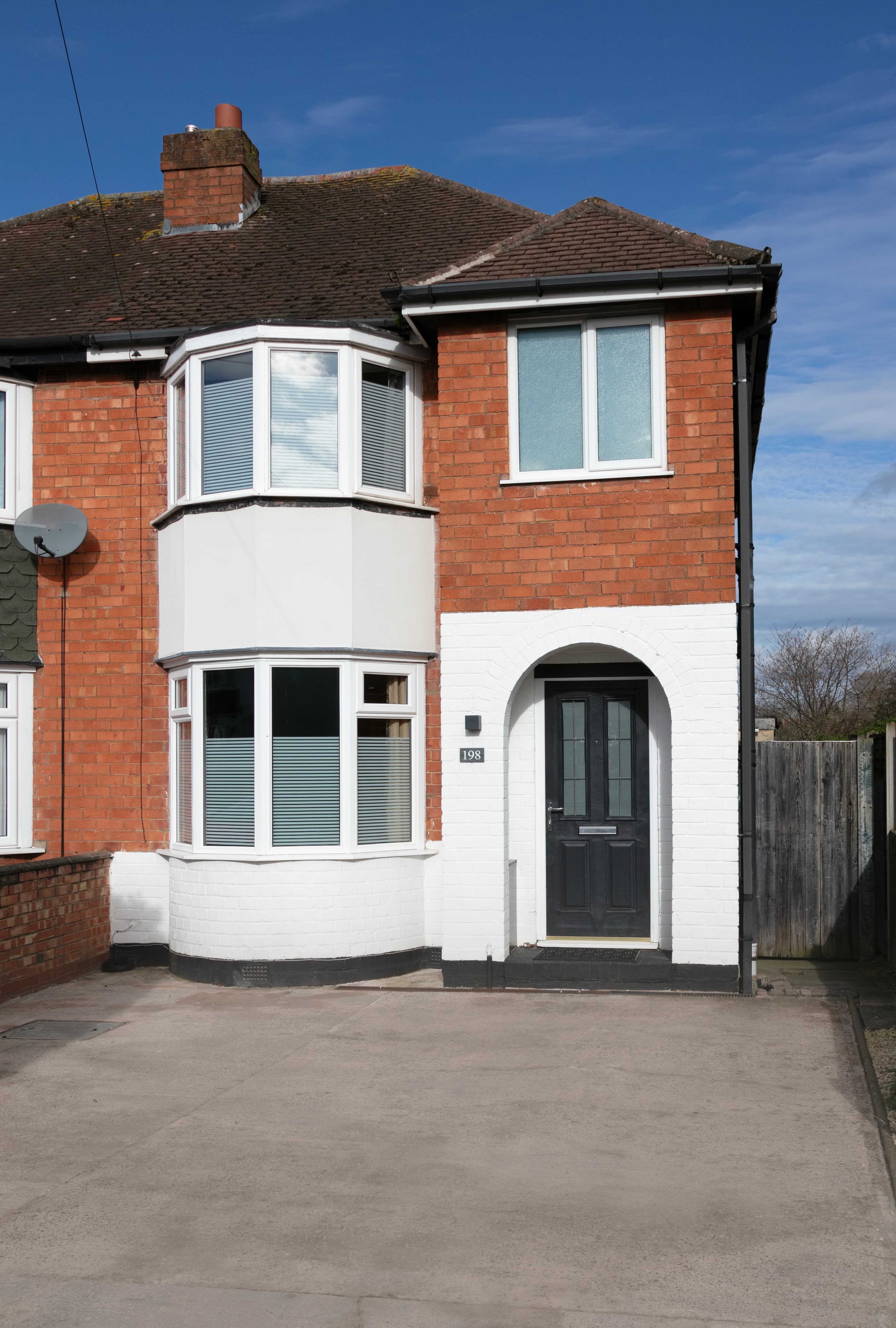 Parkdale Modern Home with Office space NEC BHX - Photo 1